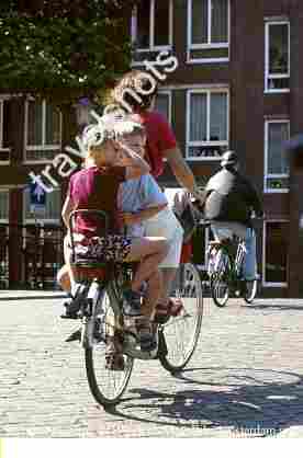 241999KidsMumBikeAmsterdam.jpg